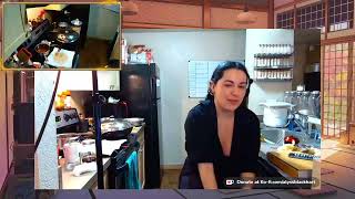 towards the bed. Tong Dai Minh took off his girlfriend's shirt with one - bRiBrI10064