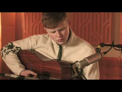 Piaras Ó Lorcáin - The Patriot Game (Live in Stiúideo Feirste)