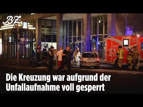 Berlin-Mitte: Motorradunfall an der Friedrichstraße
