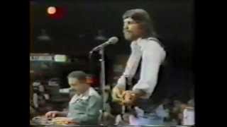 WAYLON JENNINGS - Let&#39;s All Help The Cowboys (Soundstage 1975)