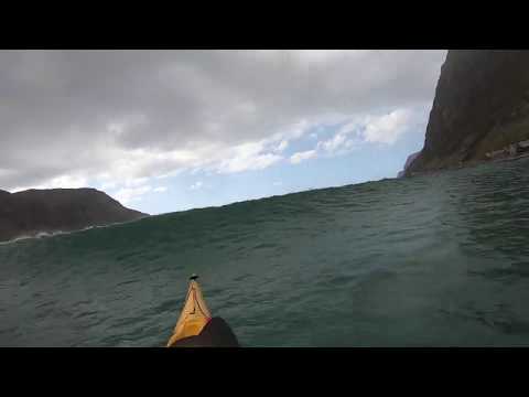 Watch How A Kayaker Masterfully Avoids An Oncoming Wave With Precision