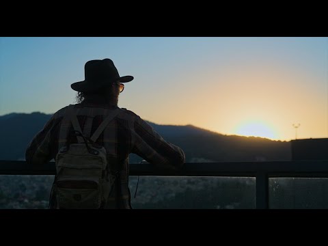 Reyli Barba - Tan Iguales Tan Distintos