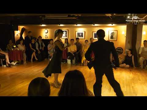 Gustavo Lin  and  Catarina Chung  are  dancing  to  the  nontraditional song  "  Irrealidad  "  by  Fabio Hager Sexteto  in  2024