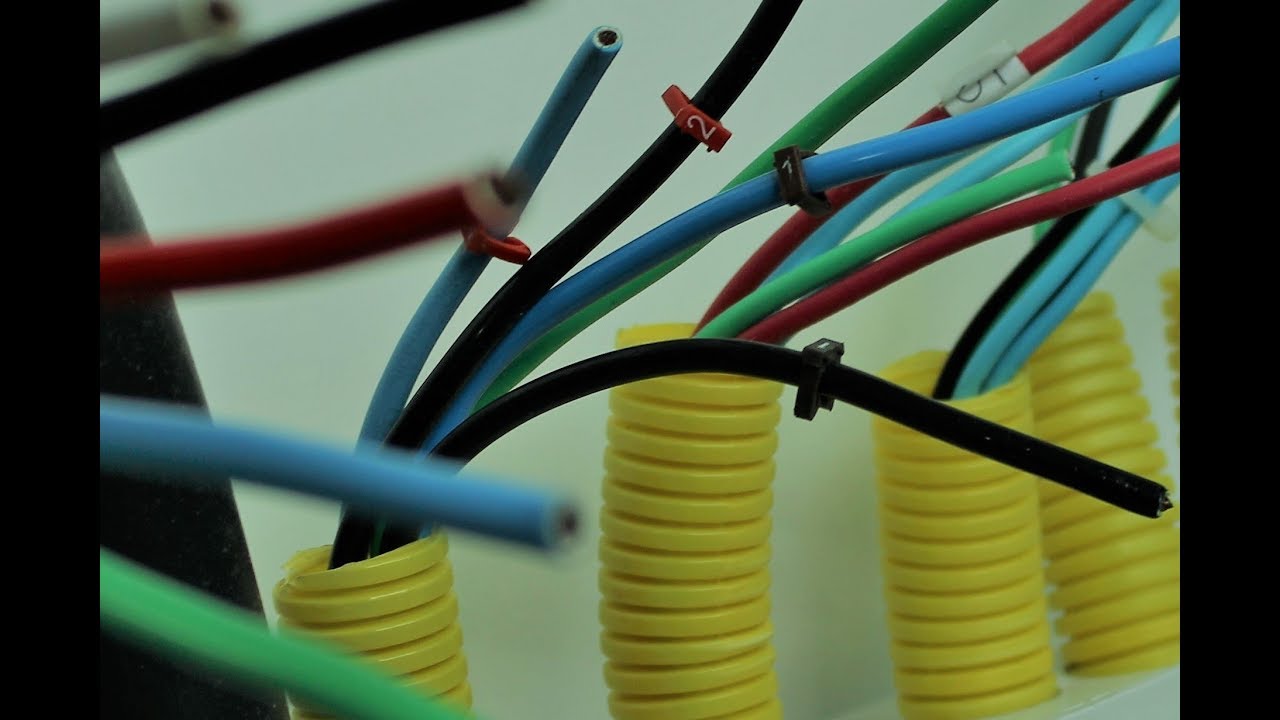 Instalação Elétrica na Prática - Passagem dos Cabos  - Vídeo 03