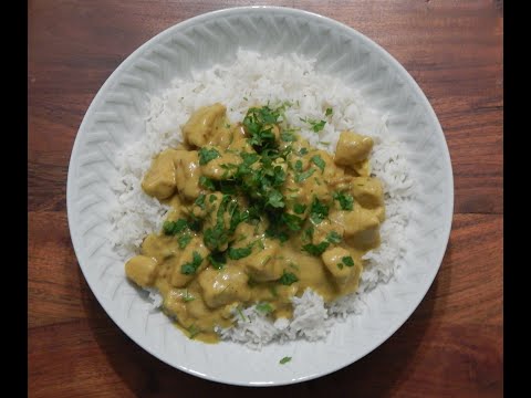 Cremoso pollo al curry e latte di cocco con riso - Creamy chicken curry and coconut milk with rice