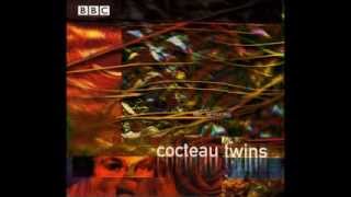Cocteau Twins - Musette and drums (Kid Jensen 10th Oct 1983)