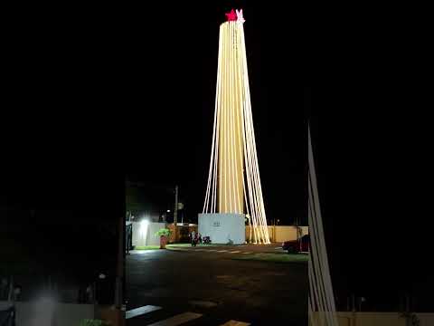 árvore de Natal no condomínio da MRV gigante em Anápolis Goiás