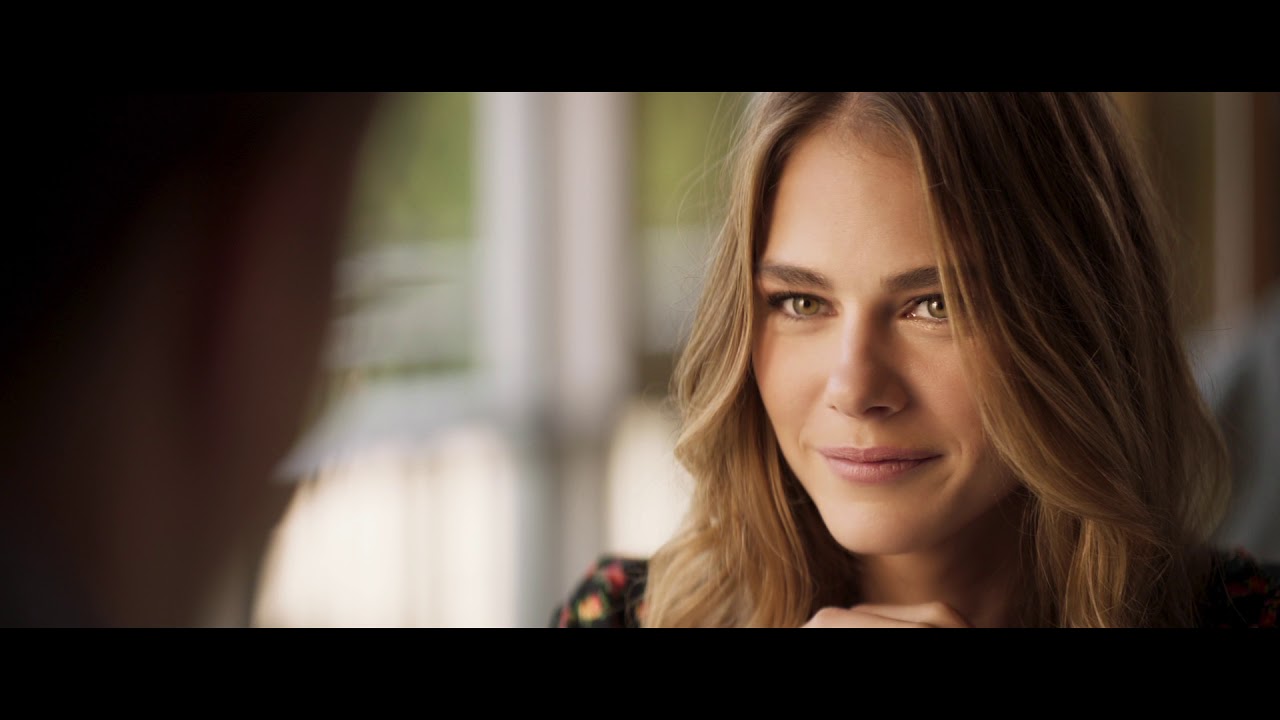 Vidéo: Maripier Morin...de HOCKEYDIGGER à ACTRICE....