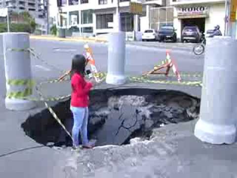 Perigo e transtorno na esquina das ruas São Leopoldo e Sarmento Leite