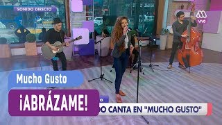 Camila Gallardo - Abrázame - Mucho Gusto 2017