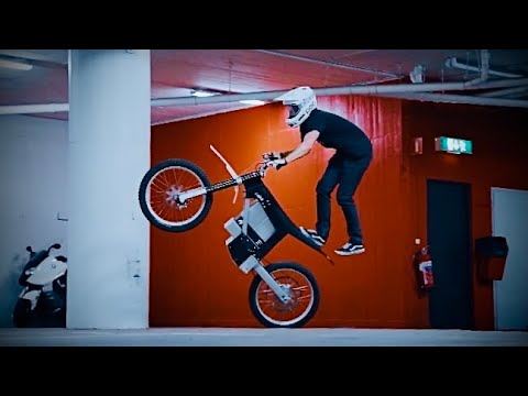 Indoor electric stunt session -  CAKE Kalk INK - Albin Jonsson