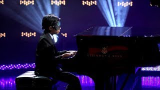 Kid Piano Prodigy Lydian Plays Blindfolded video