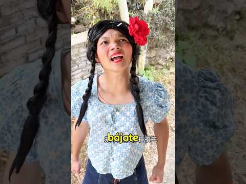 Este hombre tiene una novia nueva.