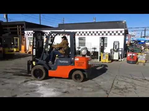 #D21097d Nice 2000 Toyota 7FGU30, 6,000 lb. Capacity, Pneumatic tire forklift