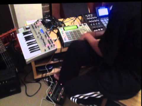 Live Freestyle mpc1000 Dazastah beat with Vox Tonelab pedal.