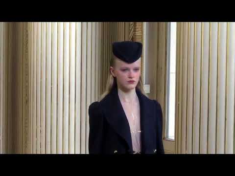 Nina Ricci Paris Woman FW18-19