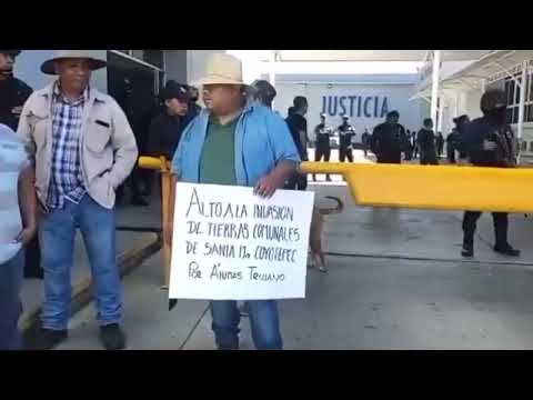 Habitantes de Santa María Coyotepec bloquean la carretera 175
