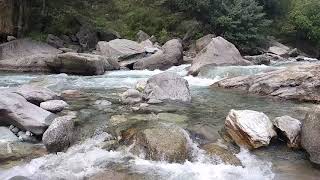 preview picture of video 'Himalayan Nature Vibes, Teerthan River.'