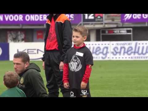 Leden Kidsclub De Spartaantjes vermaken zich tijdens trainingsmiddag