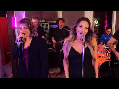 'Keep Me Hangin' On' (Supremes/Kim Wilde) by Sing it Live