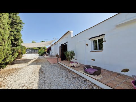 Cortijo Las Ventanas, Riogordo -  Video 3 of 10:  Walking towards the main house  via the garage