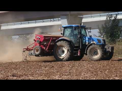 Sowing Oats - Tractor New Holland