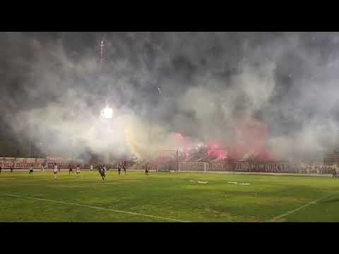 "La fiesta de los hinchas de San Martín" Barra: Los Leones del Este &bull; Club: San Martín de Mendoza &bull; País: Argentina