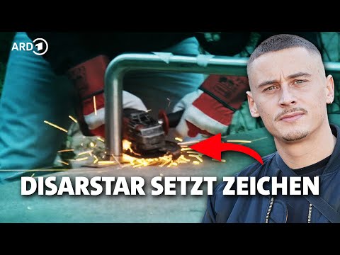Rapper Disarstar zerstört Anti-Obdachlosen-Architektur