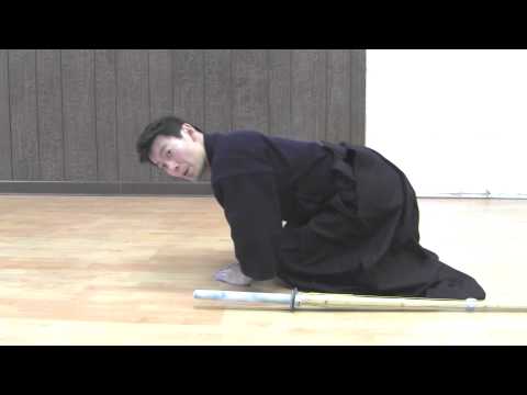 05 Kendo Basics I - How to Bow in the Sitting Position (zarei)