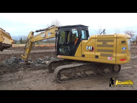 CATERPILLAR 320 GC EXCAVATOR Digging Mud