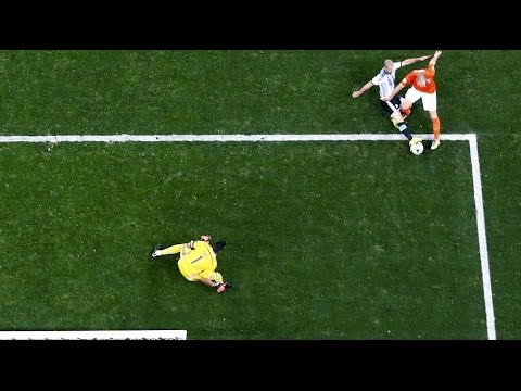 Mascherano vs Robben. Spectacular tackle [Argentina-Netherlands][World Cup Semifinal]
