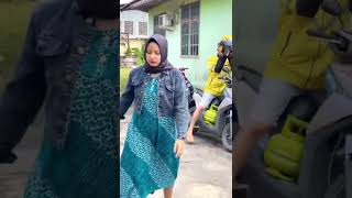 Download lagu Salah paham Hujan di malam minggu #shorts #pontianak #komedi #komediindonesia mp3