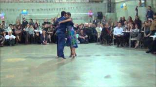 Roxana Suarez y Sebastian Achaval bailando el Tango MALEZA  en  La milonga del Moran