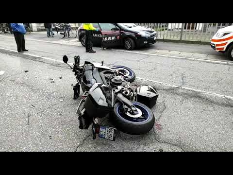 In moto tampona auto, a Dovera gravi traumi per un centauro