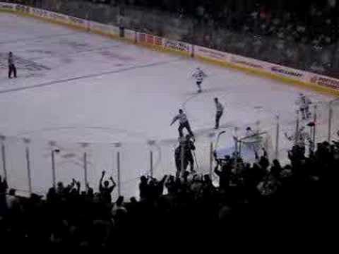 Briere Scores on No Look Pass from Vanek against Leafs