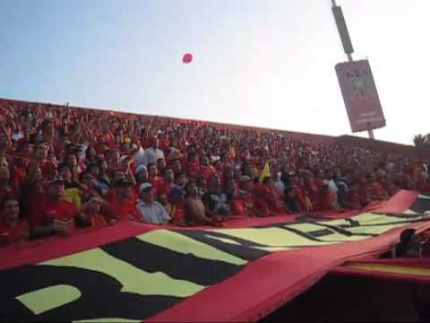 "Es un Sentimiento - FuriaRoja" Barra: Fúria Roja • Club: Unión Española • País: Chile