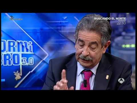 Miguel Ángel Revilla regala un Wolder WIam a Pablo Motos