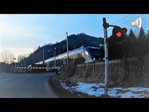Passaggio a livello Prasco (AL) treno Jazz in transito # railroad crossing # bahnübergang
