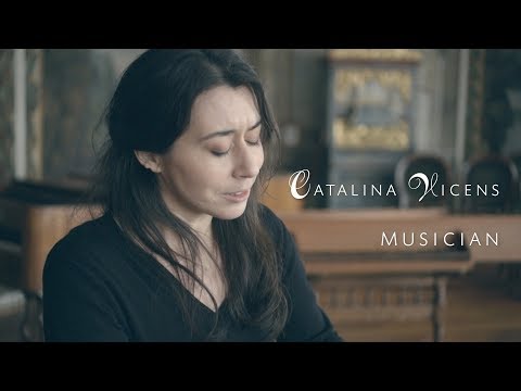 Catalina Vicens - Portrait of an historical keyboard instruments performer