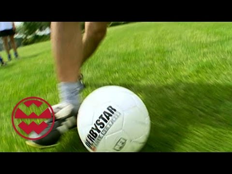 Fußballer: Woher kommen die krummen Beine? - Welt der Wunder