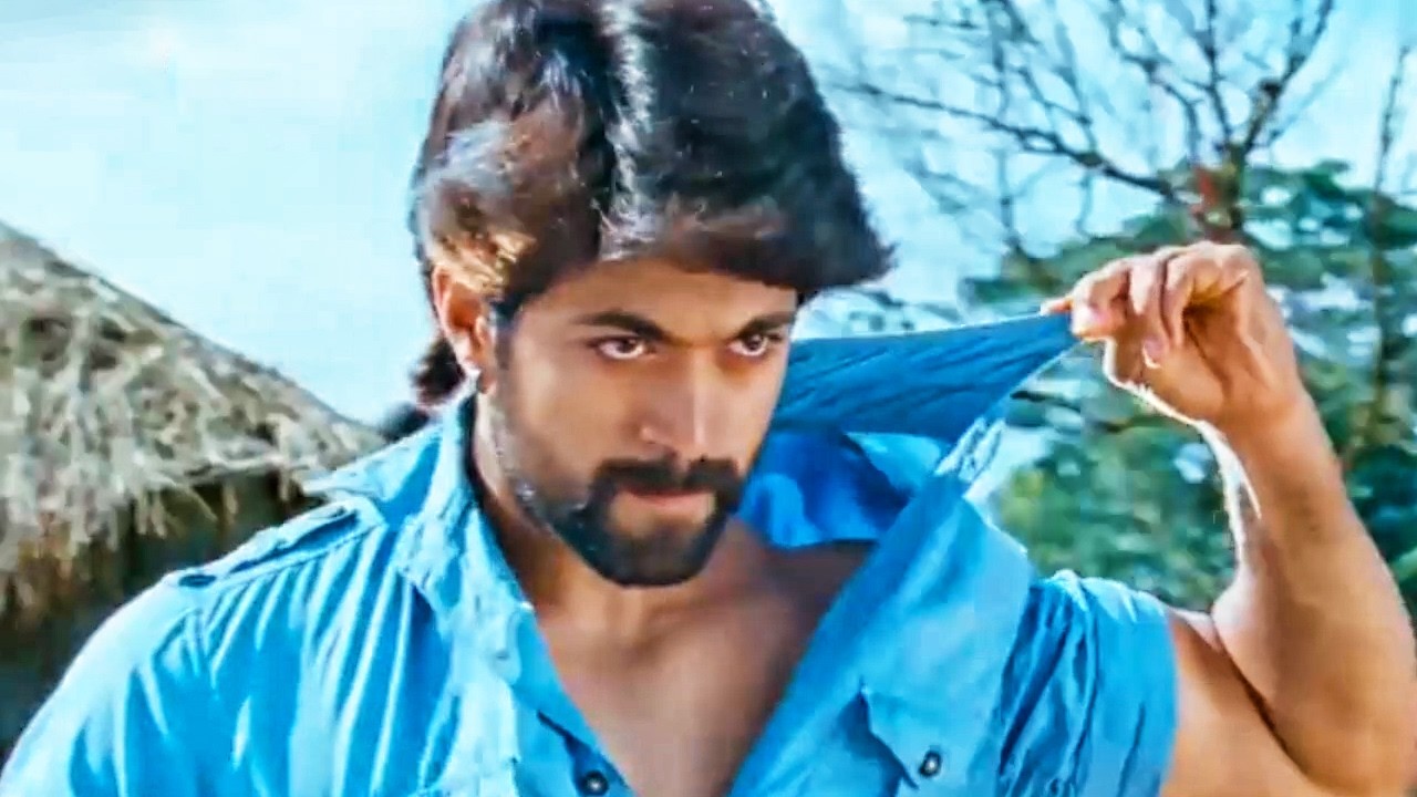यश जबरदस्त डायलॉग मारके गुंडो को पिट रहा है | Rocking Star Yash Action
