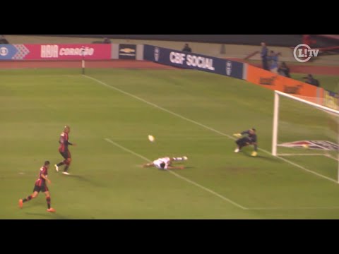 Que fase! Kardec perde gol sem goleiro e fura bola bizarra em jogo do São Paulo