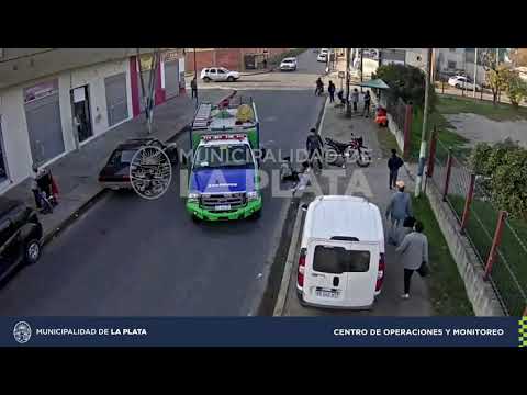 Video. Dos mujeres resultaron heridas tras chocar contra un auto en 96 y 117
