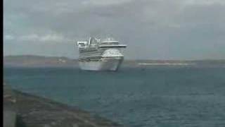 preview picture of video 'Grand Princess Cruise Ship at Holyhead'