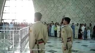 preview picture of video 'Guard Changing at Mazar-e-quaid'