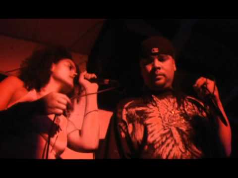 NANDONANDEZ feat MARY HELLEN  ( dejavu en vivo )