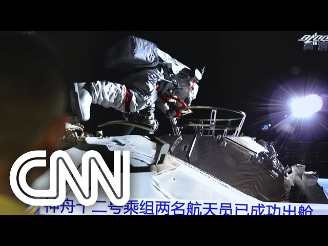 Astronautas em módulo chinês fazem primeira caminhada espacial | LIVE CNN