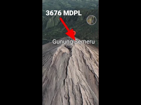 Puncak Gunung Semeru, tempat di mana keindahan alam berpadu dengan tantangan! Siap untuk mendaki dan merasakan sensasi d...
