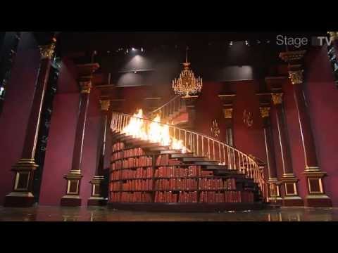 Feuertaufe der brennenden Treppe von Manderley für das Musical REBECCA