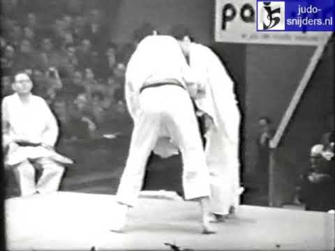 Judo 1961 Paris: Remo Venturelli (ITA) - Daniel Outelet (BEL) [open].
